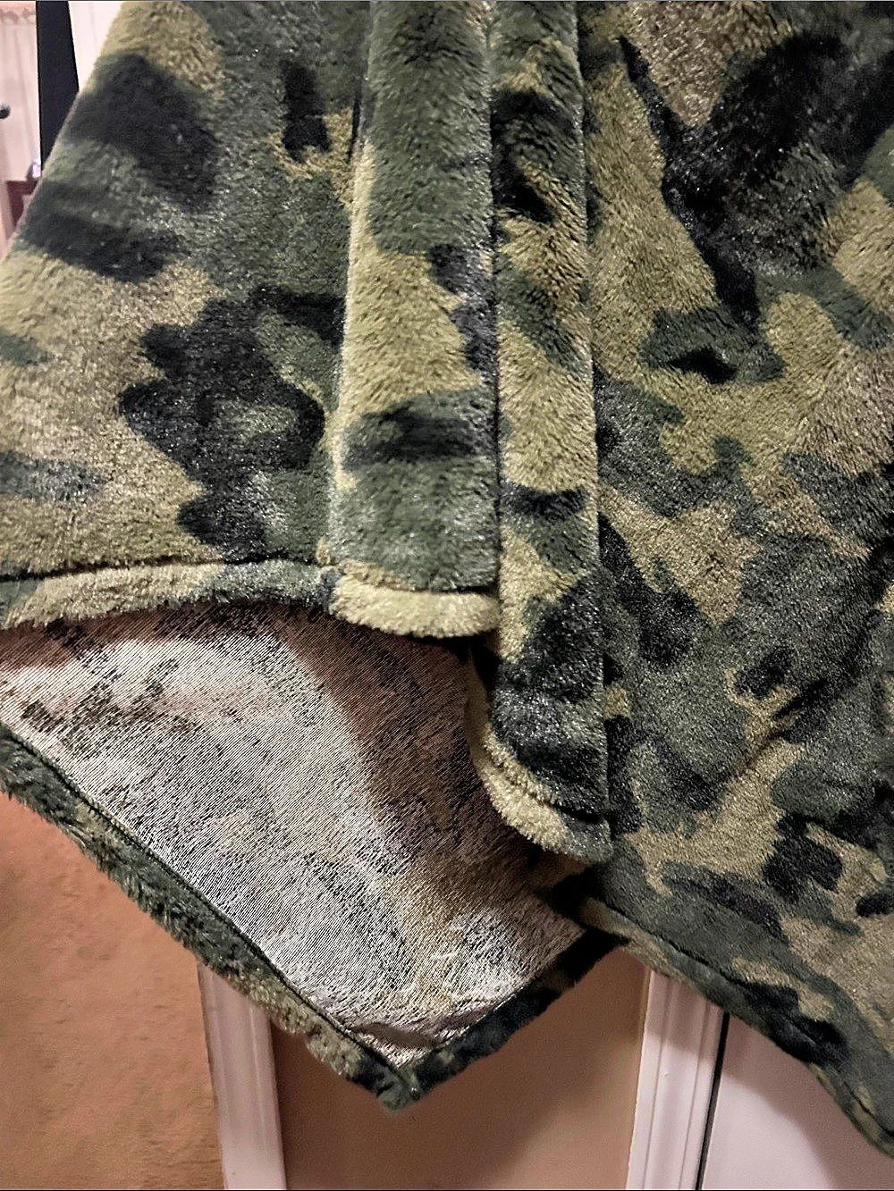 Women's Camo Faux-Fur Cape - Picture 5 of 5